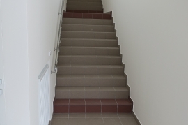 Výcviková budova pro získávání včelích produktů