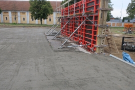 Výstavba víceúčelového sportovního hřiště v obci Chroustovice